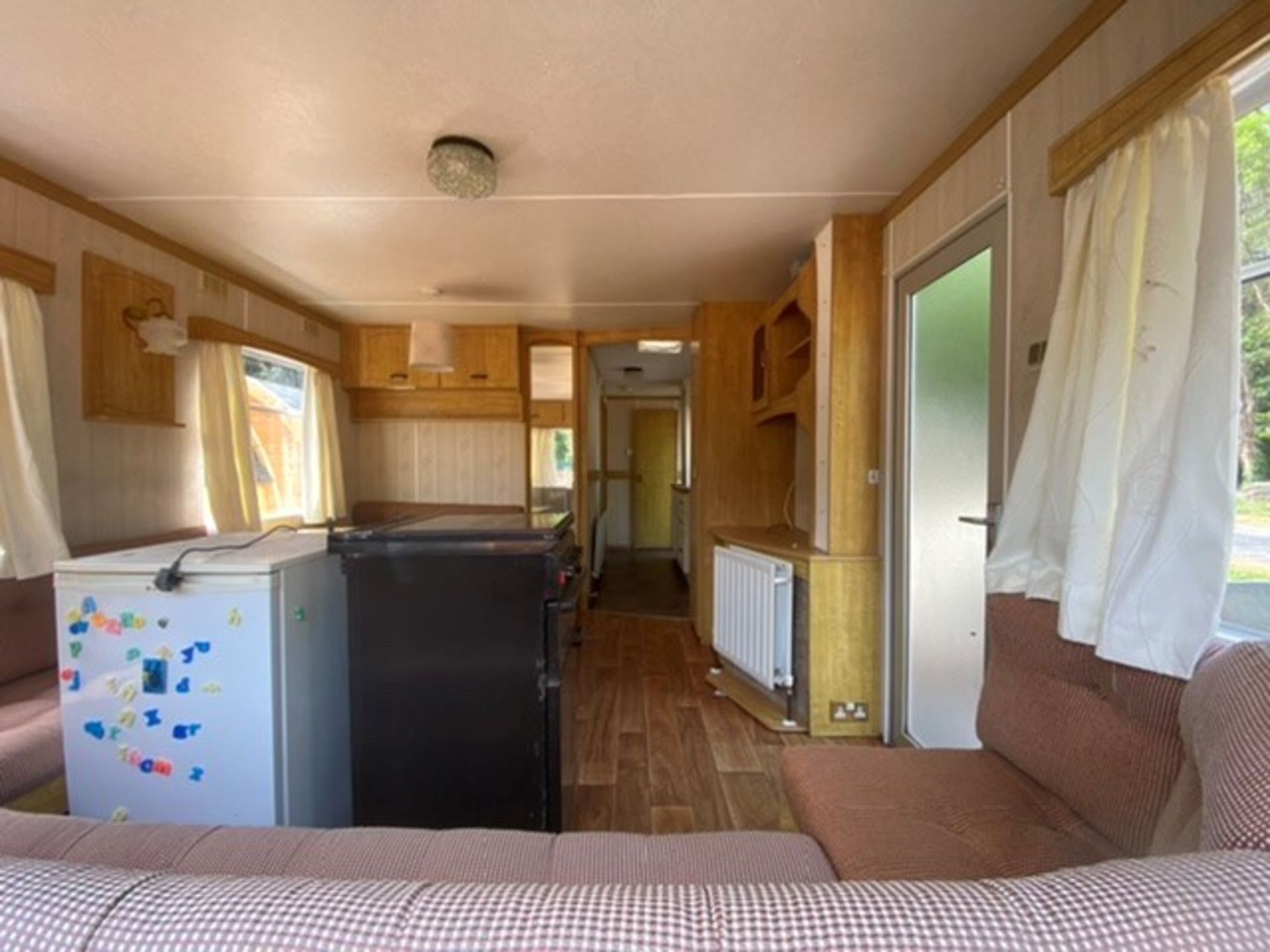 30x 10 GALAXY 2 BEDROOM STATIC CARAVAN WITH NEW GAS FIRED CENTRAL HEATING - Image 5 of 9