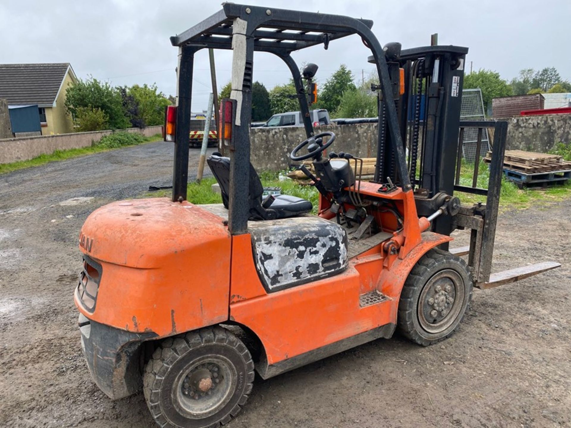 DALIAN 3TONNE FORKLIFT 904 HOURS C/W NEW SOLID BACK WHEELS (RUNNING WELL) - Image 9 of 9