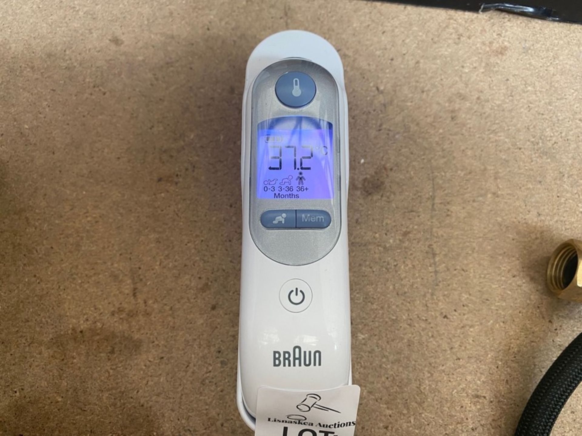 BRAUN EAR THERMOMETER (WORKING)