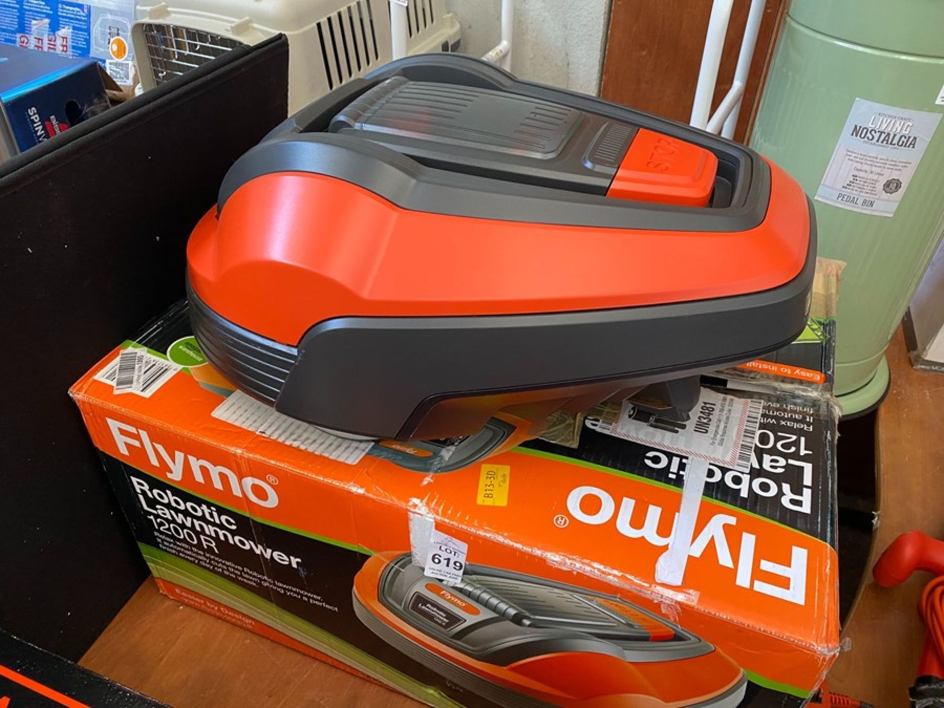 FLYMO ROBOTIC LITHIUM-ION LAWNMOWER 1200R (WORKING)