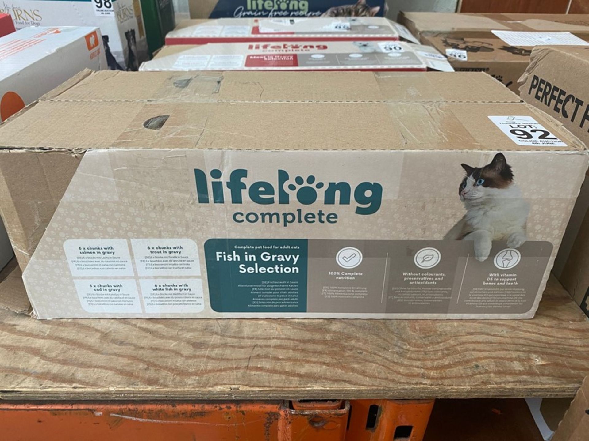 BOX OF LIFELONG ADULT CAT FOOD