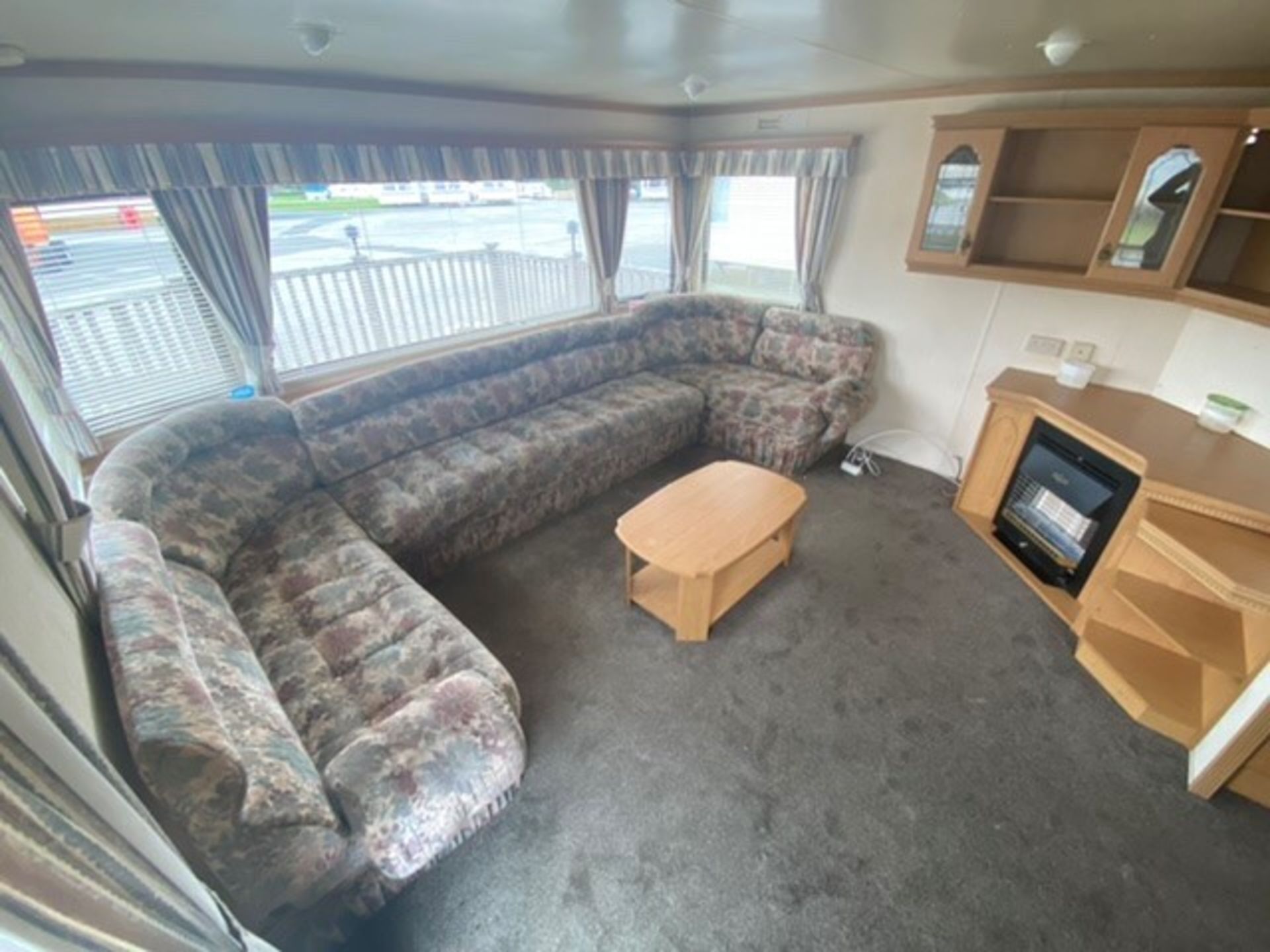 WILLERBY GRANADA 2 BEDROOM STATIC CARAVAN (NO VAT ON HAMMER PRICE) - Image 5 of 11