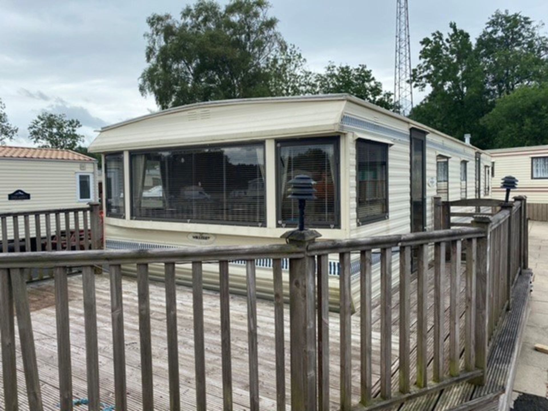 WILLERBY GRANADA 2 BEDROOM STATIC CARAVAN (NO VAT ON HAMMER PRICE)