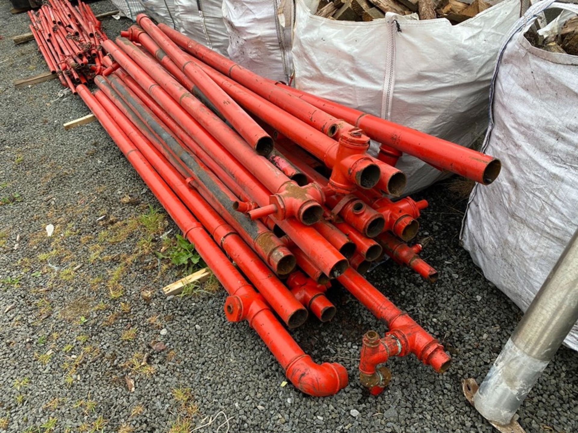 JOB LOT OF STEEL PIPING (APPROX. 9FT EACH) (NO VAT ON HAMMER PRICE)