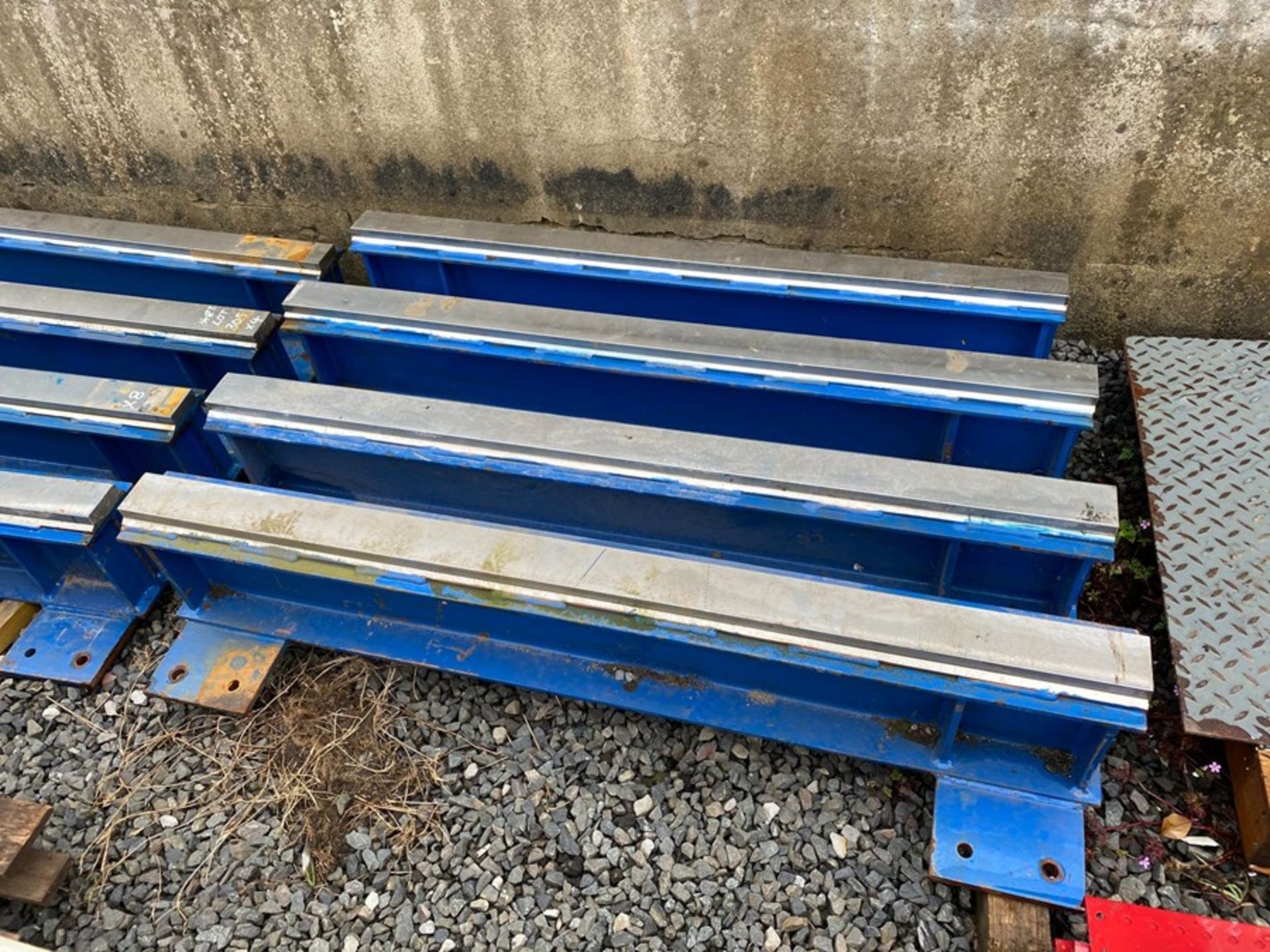 4X STEEL ASSEMBLY BEAMS (139CM X 14CM X 20CM) (NO VAT ON HAMMER PRICE)