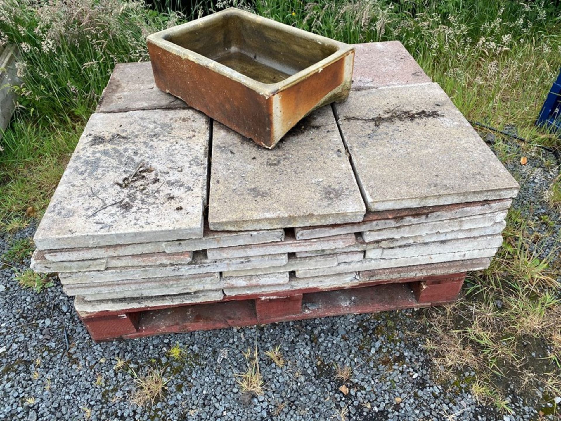 PALLET OF PAVING FLAGS (NO VAT ON HAMMER PRICE)