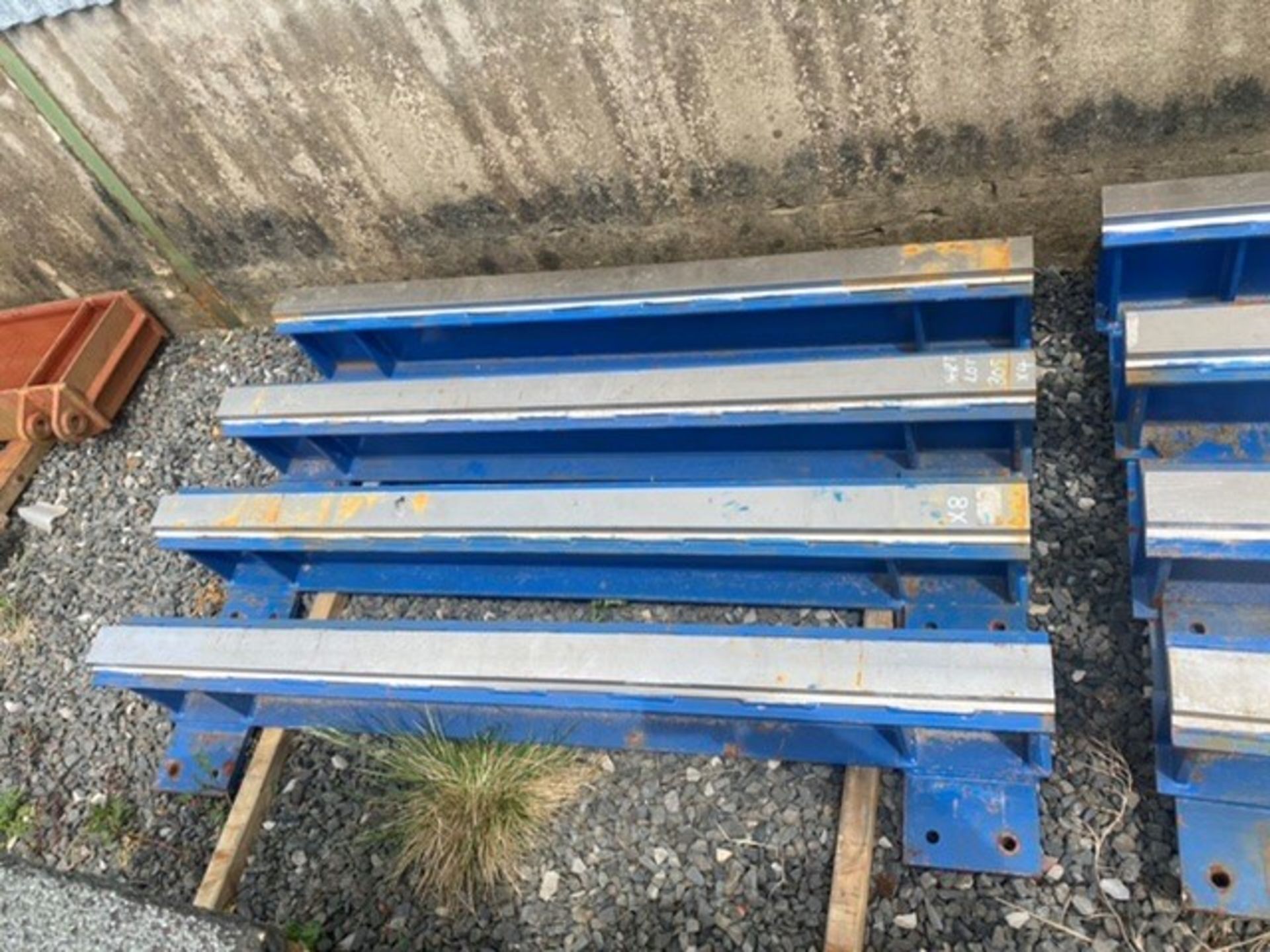 4X STEEL ASSEMBLY BEAMS (161CM X 14CM X 20CM) (NO VAT ON HAMMER PRICE)