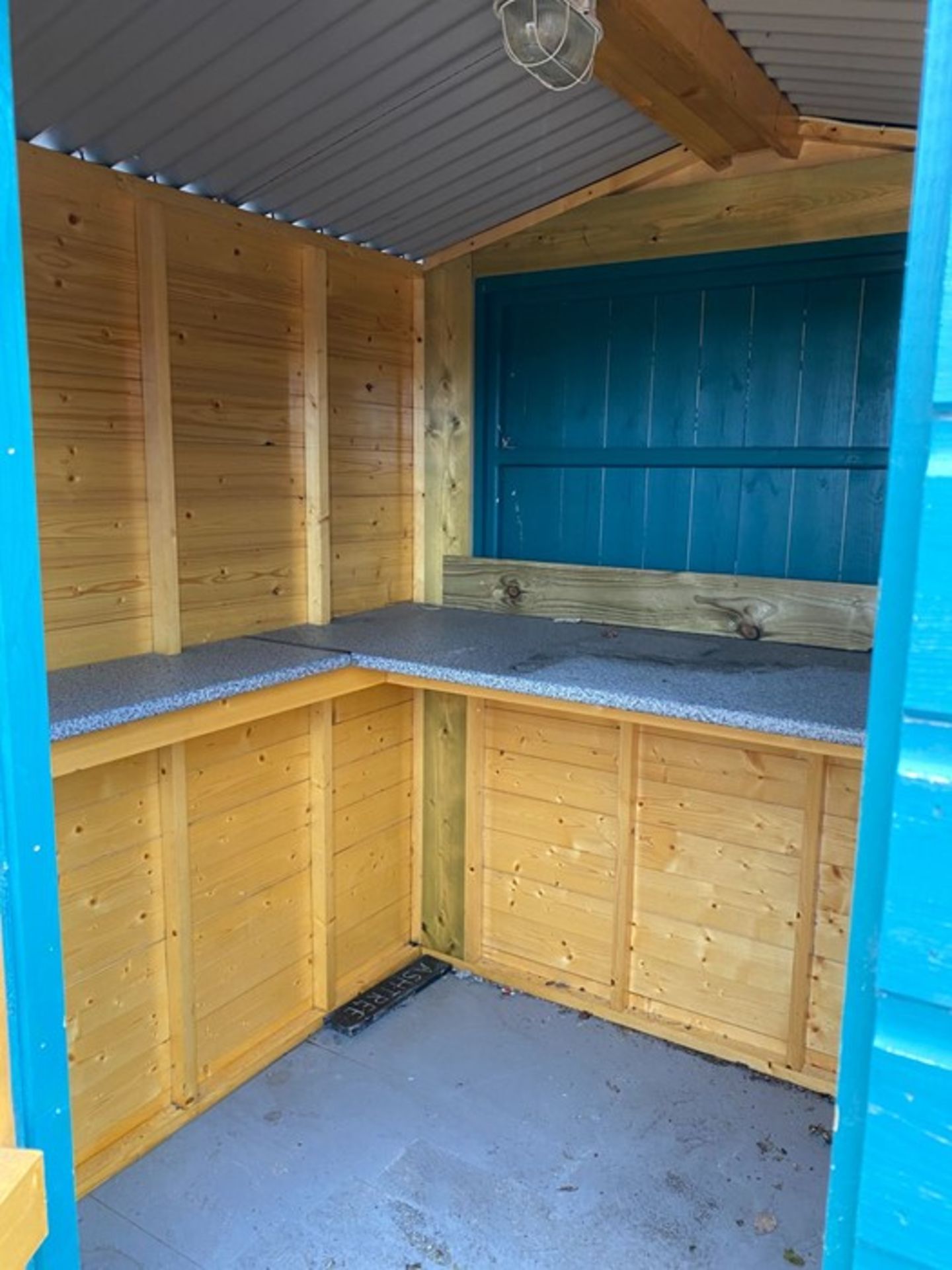 5.9FT X 5.9FT FARMER'S MARKET STALL/SHED WITH ELECTRIC HOOKUP (GREAT CONDITION) (NO VAT ON HAMMER - Image 2 of 4