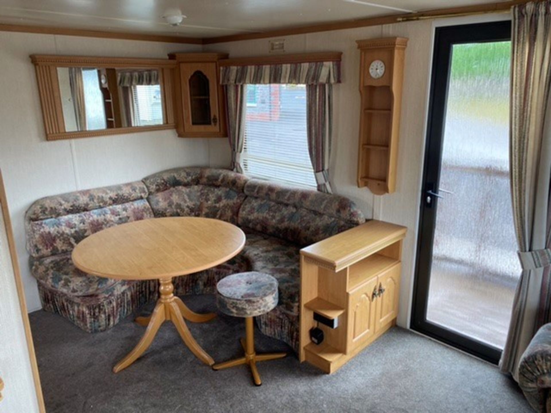 WILLERBY GRANADA 2 BEDROOM STATIC CARAVAN (NO VAT ON HAMMER PRICE) - Image 6 of 11