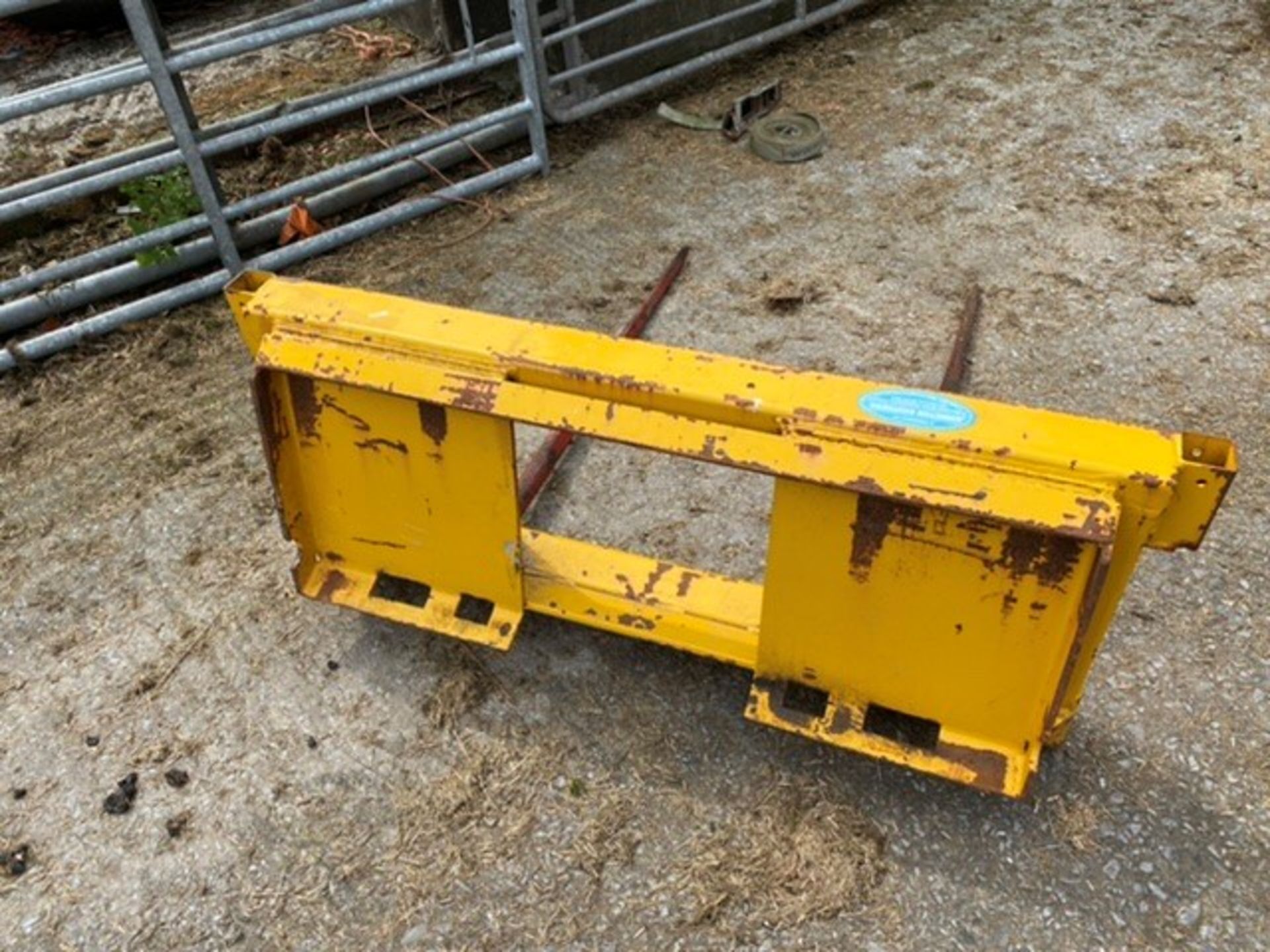 BALE SPIKE (FOR JCB SKID STEER) (NO VAT ON HAMMER PRICE) - Image 2 of 2