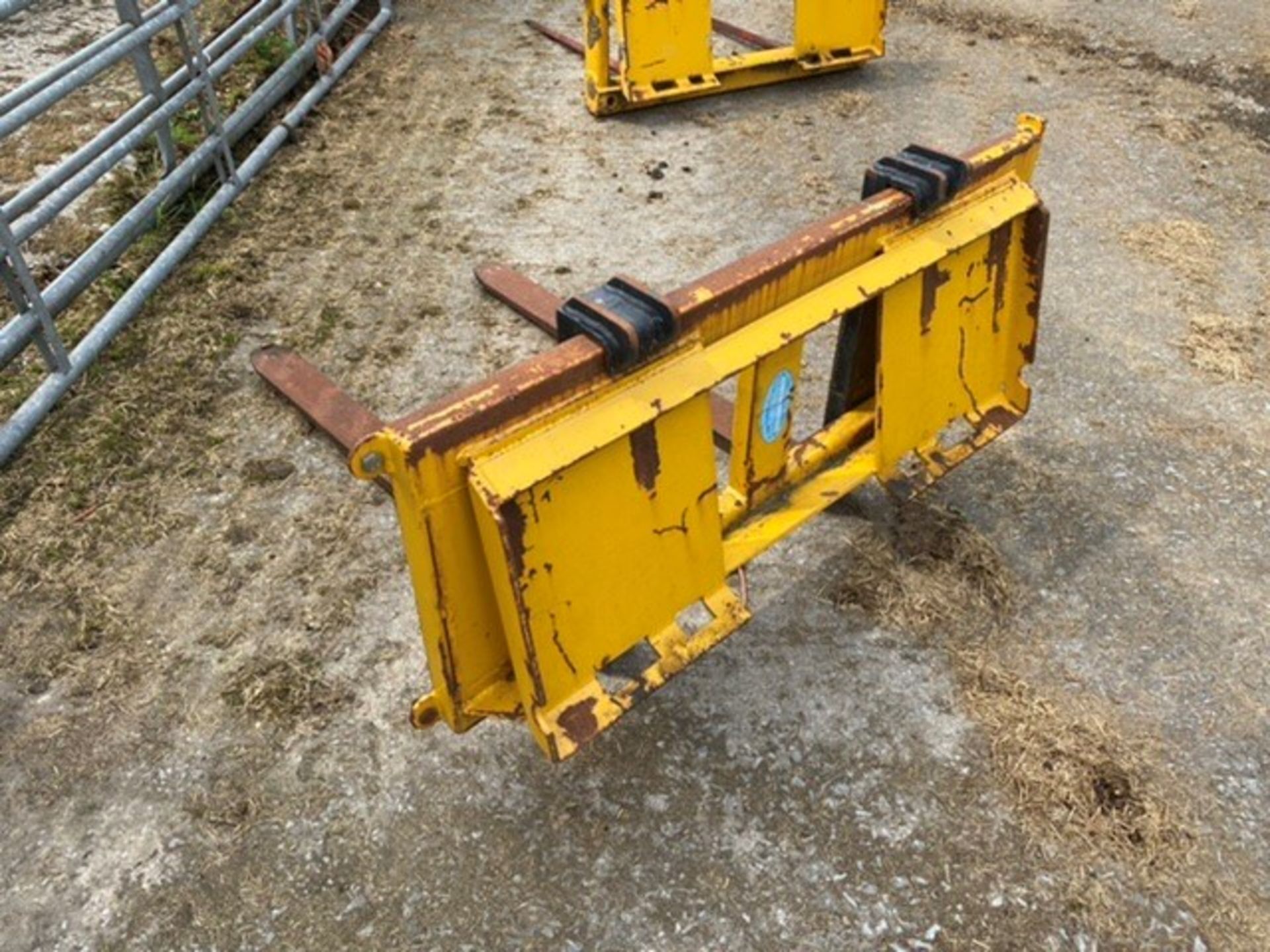 SET OF FORKS (FOR JCB SKID STEER) (NO VAT ON HAMMER PRICE) - Image 2 of 2