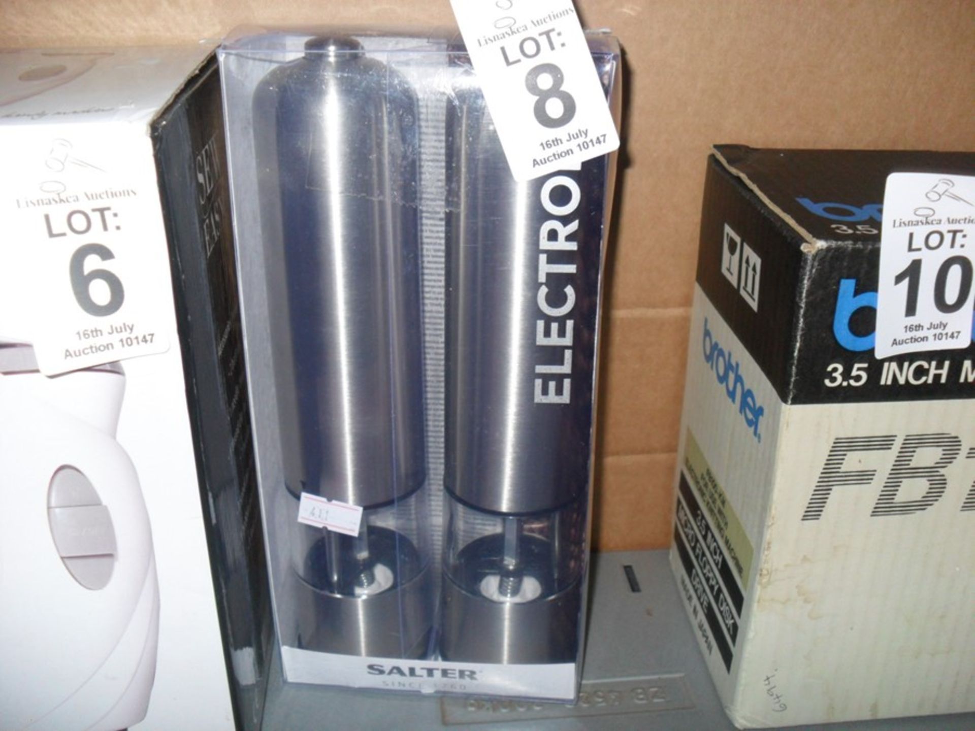 BOXED ELECTRONIC SALT AND PEPPER SET