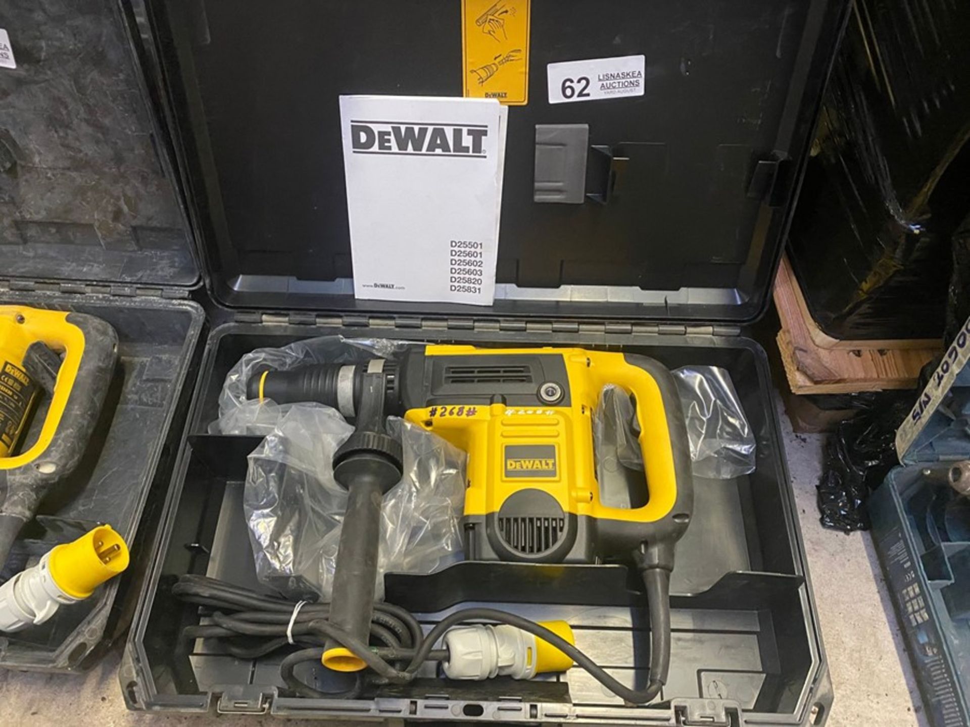 DEWALT D25820-LX 110V HAMMER DRILL (NEW) (PLUS VAT ON ITEM) (TESTED WORKING)