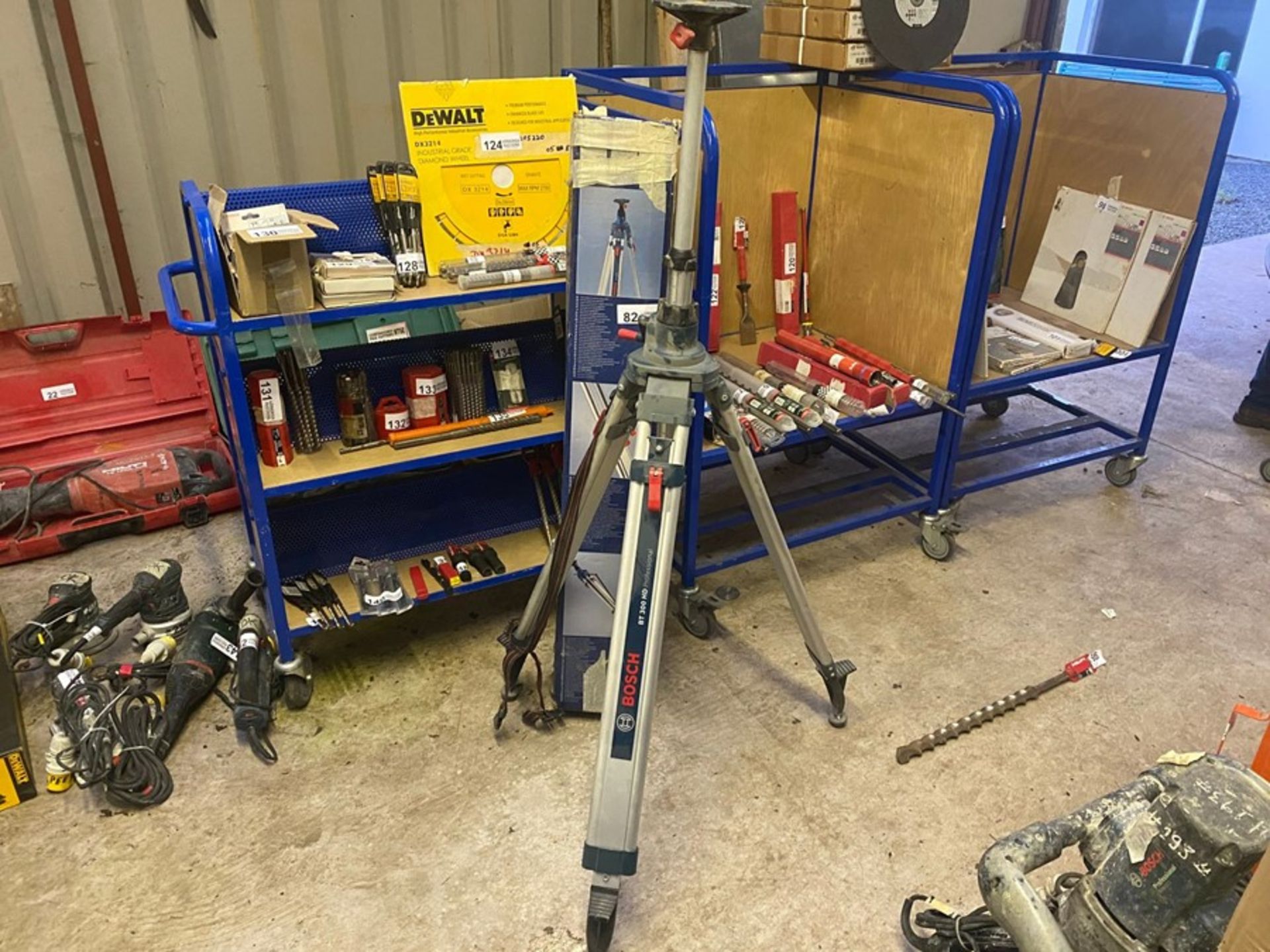 BOSCH BT300 HD ELEVATOR TRIPOD (PLUS VAT ON ITEM)