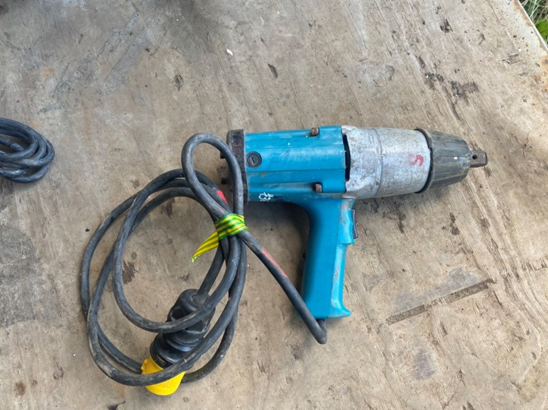 MAKITA 1” DRIVE GUN 110V (TESTED WORKING) (PLUS VAT ON THIS ITEM)