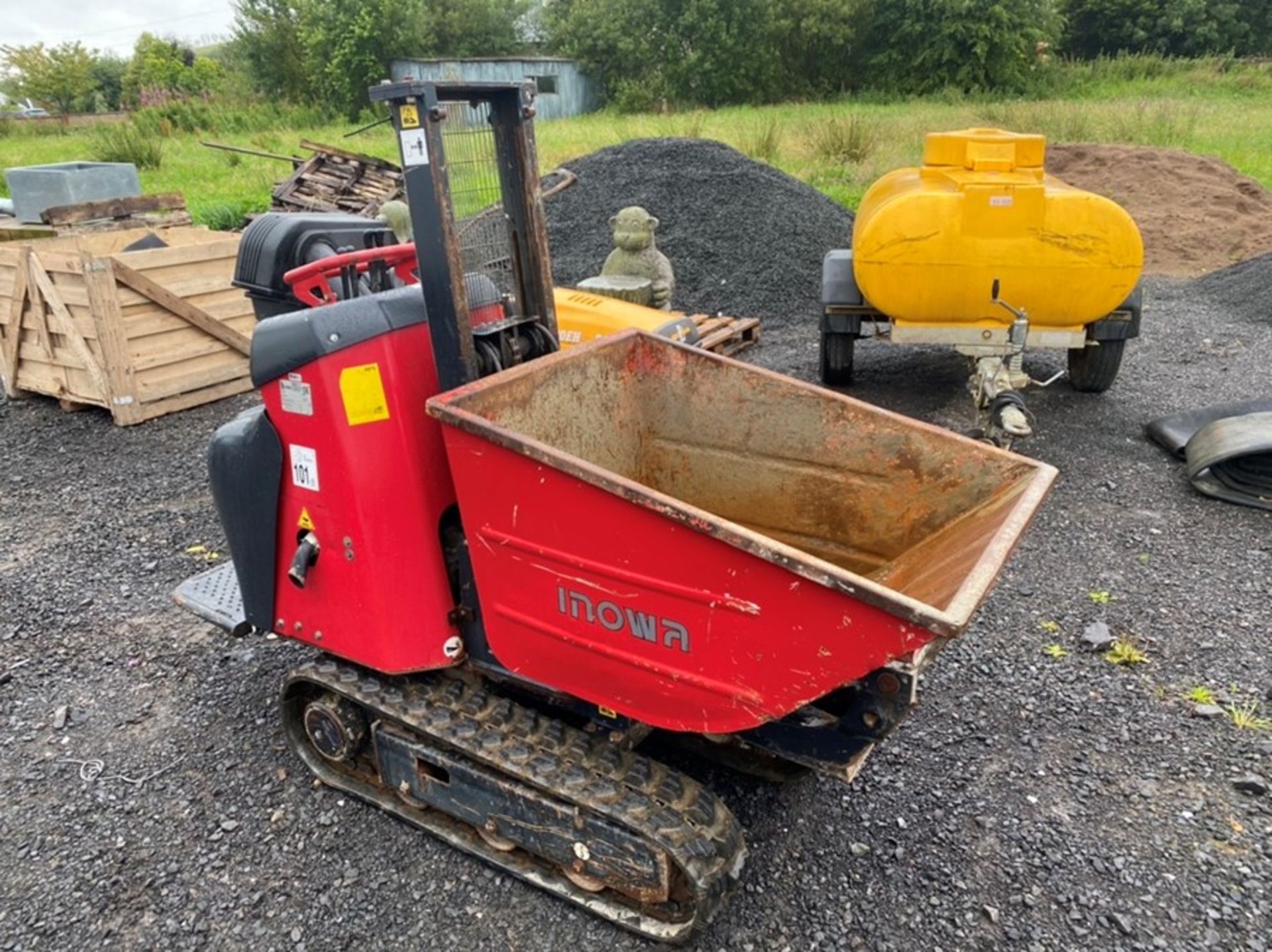 HINOWA MODEL HS701 TRACK DUMPER (RUNNING WELL) (PLUS VAT ON THIS ITEM)