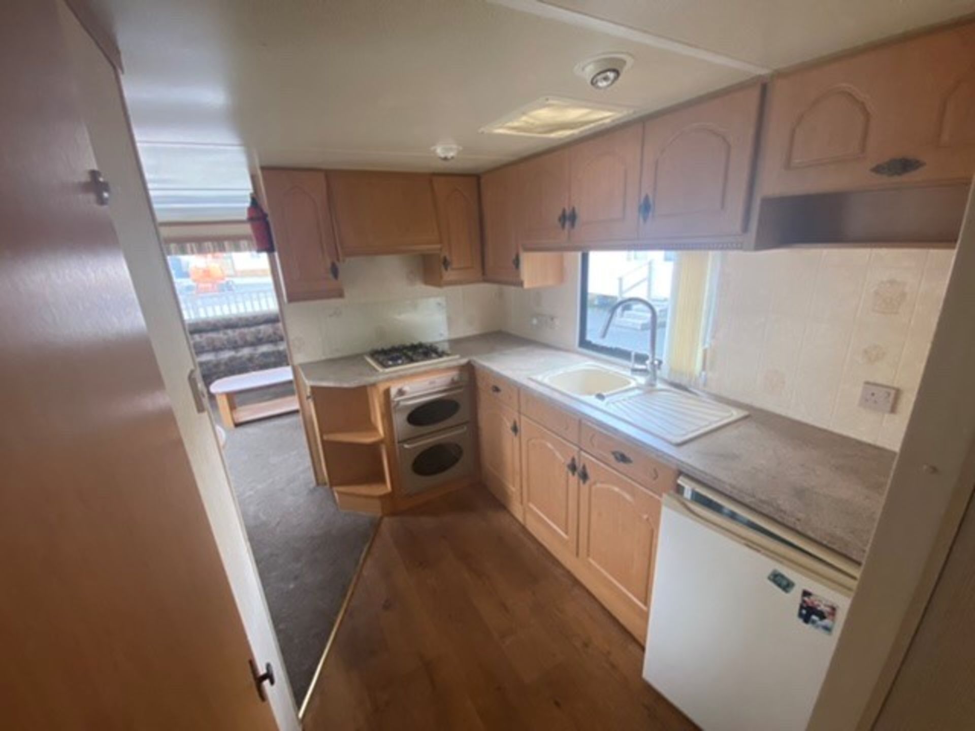 WILLERBY GRANADA 2 BEDROOM STATIC CARAVAN (NO VAT ON HAMMER PRICE) - Image 7 of 11