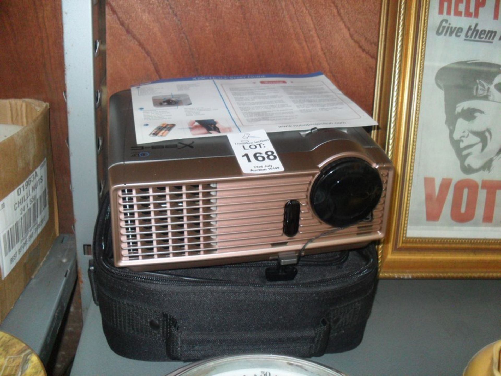 PROJECTOR WITH CASE