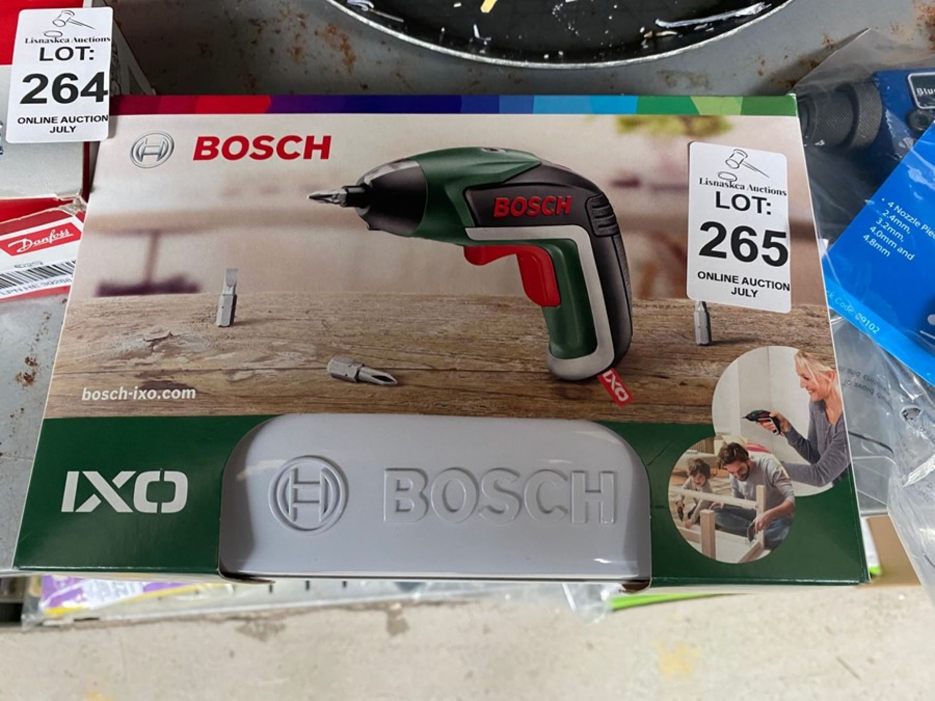 BOSCH IXO COMPACT ELECTRIC SCREWDRIVER KIT