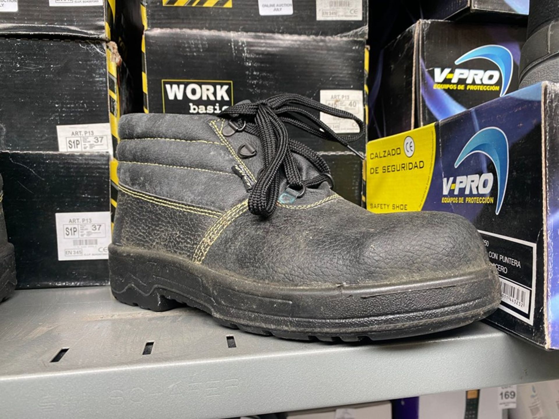 NEW WORK SAFETY BOOTS (SIZE 37)