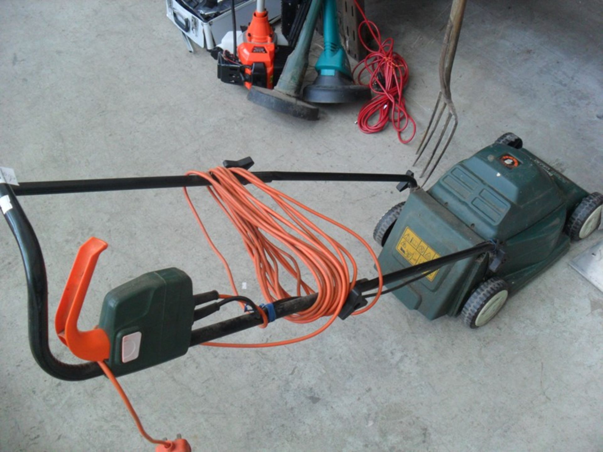 BLACK AND DECKER ELECTRIC LAWNMOWER