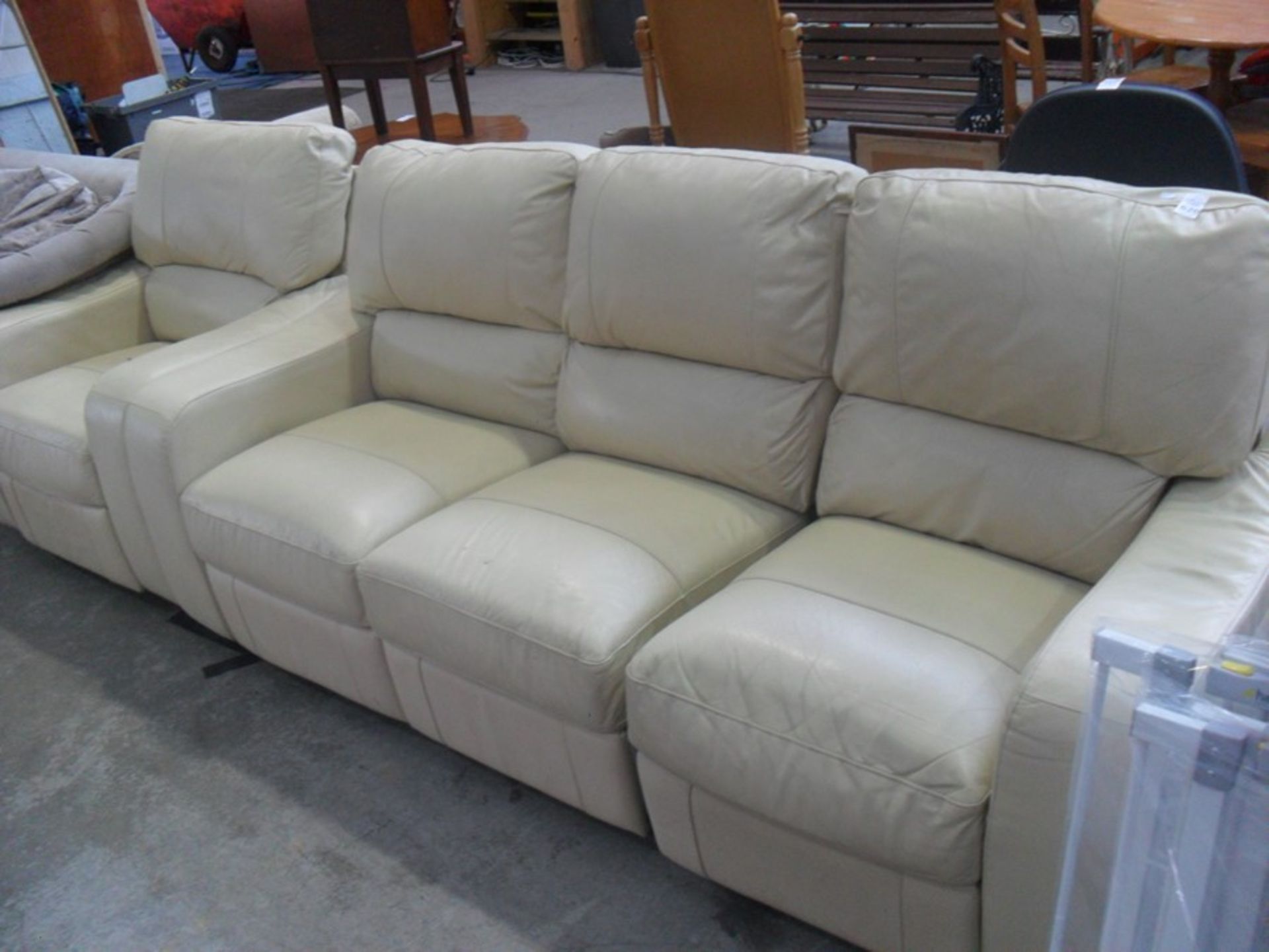 CREAM LEATHER 3 SEATER RECLINING SETTEE AND RECLINER CHAIR