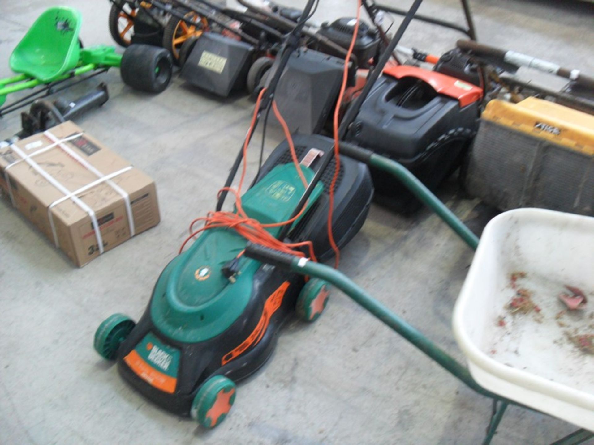 BLACK AND DECKER ELECTRIC LAWNMOWER