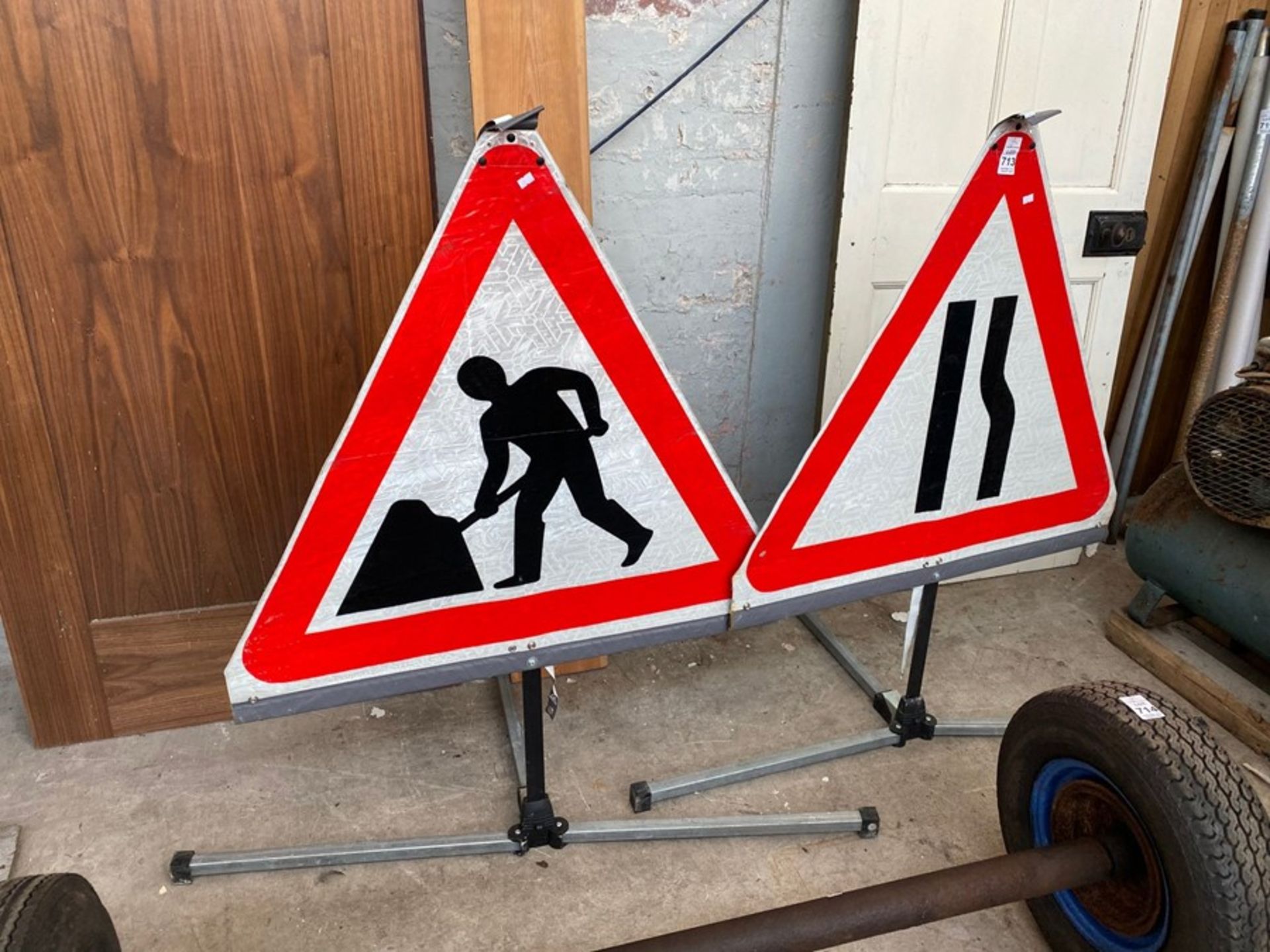 2 FOLD AWAY ROAD SIGNS