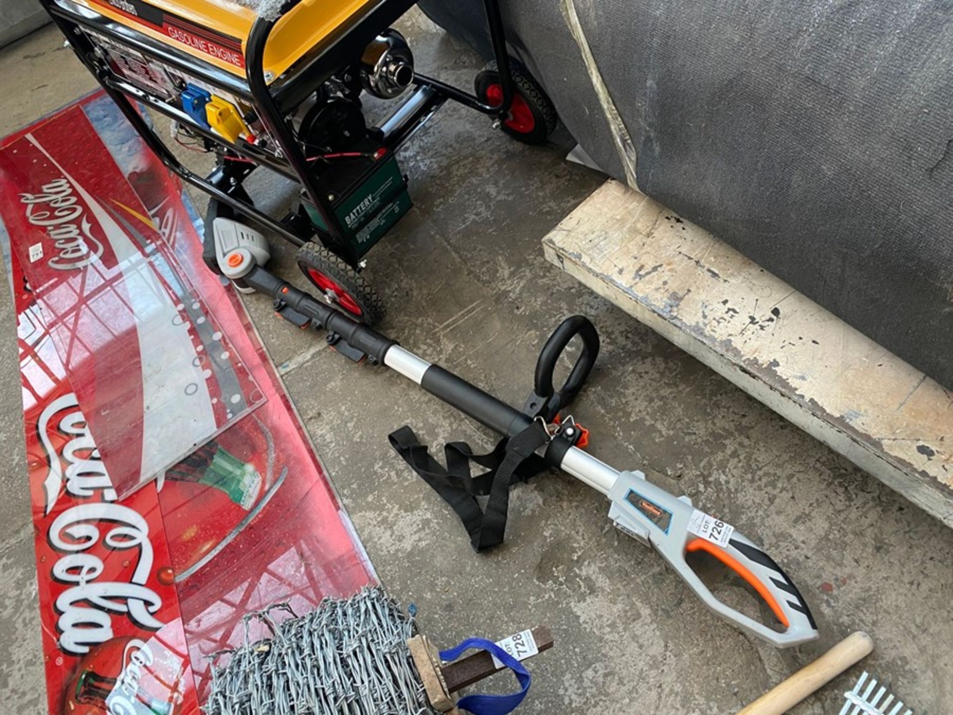 LONG REACH ADJUSTABLE HEDGECUTTER NO BATTERY