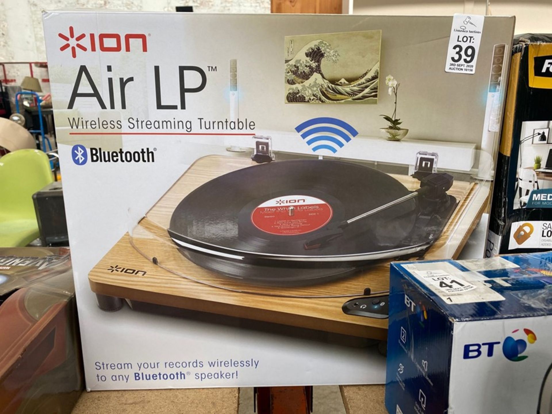 ION AIR LP BOXED BLUETOOTH WIRELESS STREAMING TURNTABLE (WORKING) (CRACKED LID)