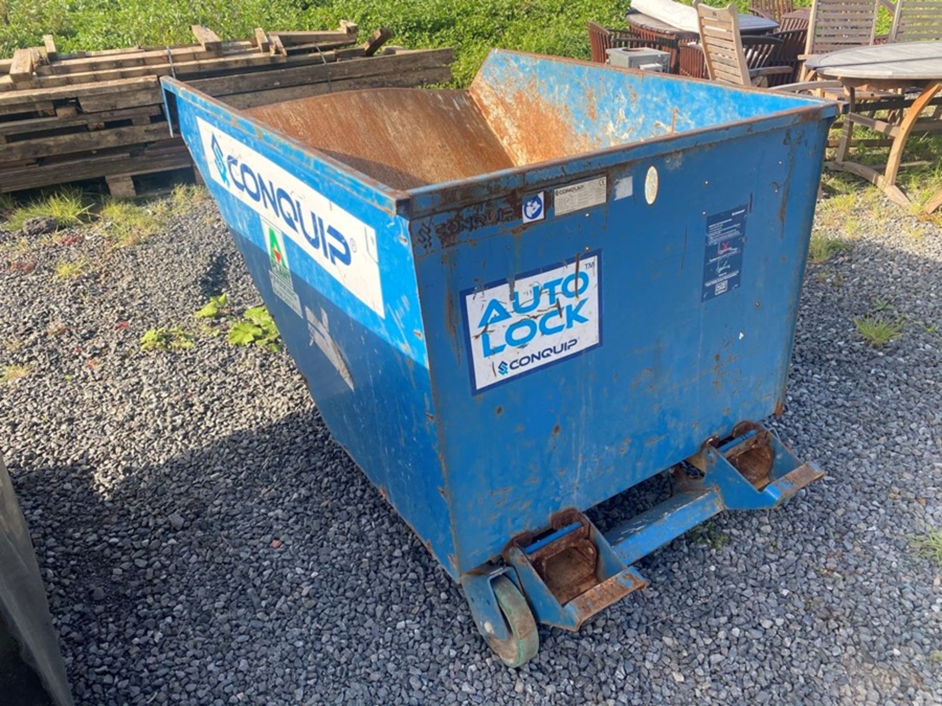 BLUE FORKLIFT TIPPING SKIP WITH WHEELS