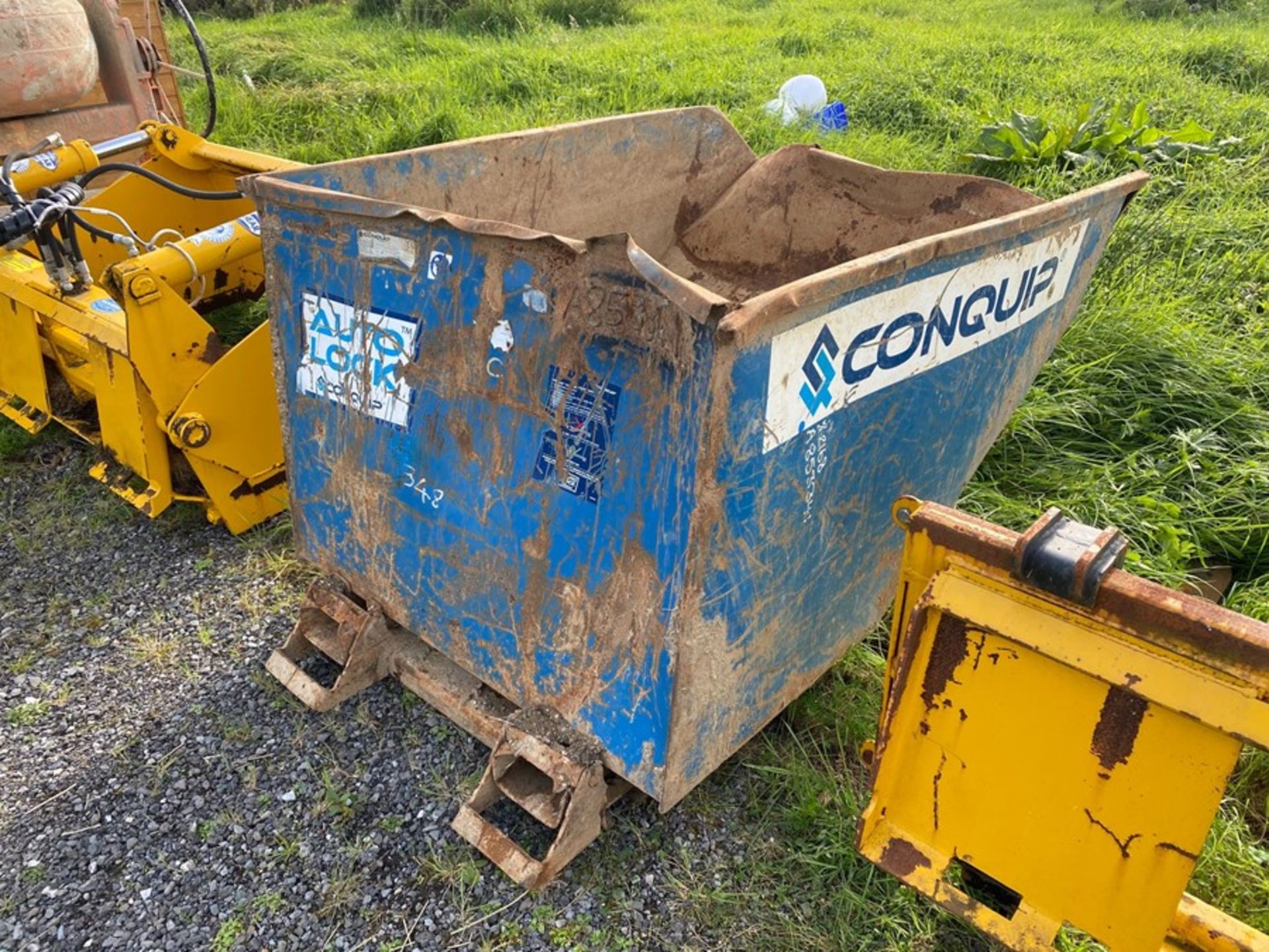 BLUE FORKLIFT TIPPING SKIP