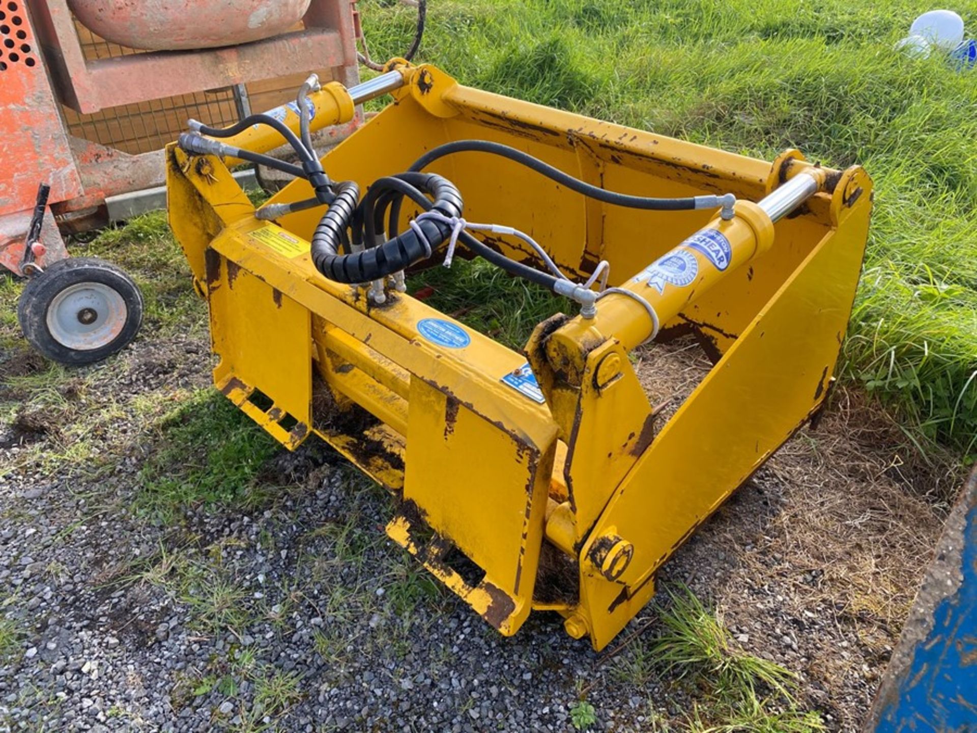 YELLOW JOHNSTON BROTHERS SHEAR GRAB (4.5FT WIDE)