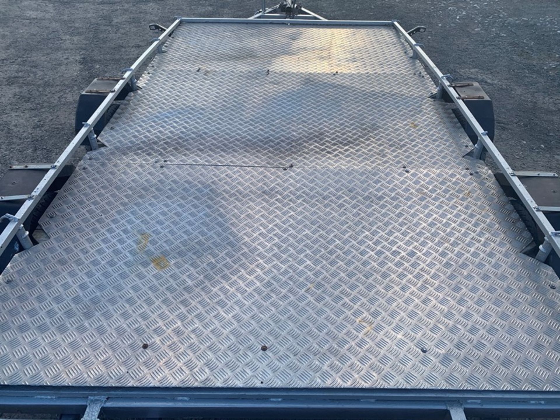 TWIN AXLE BEAVERTAIL CAR TRANSPORTER (15FT X 6.8FT) WITH CHECKERED PLATE FLOOR, LED LIGHTS & A SET - Image 5 of 5