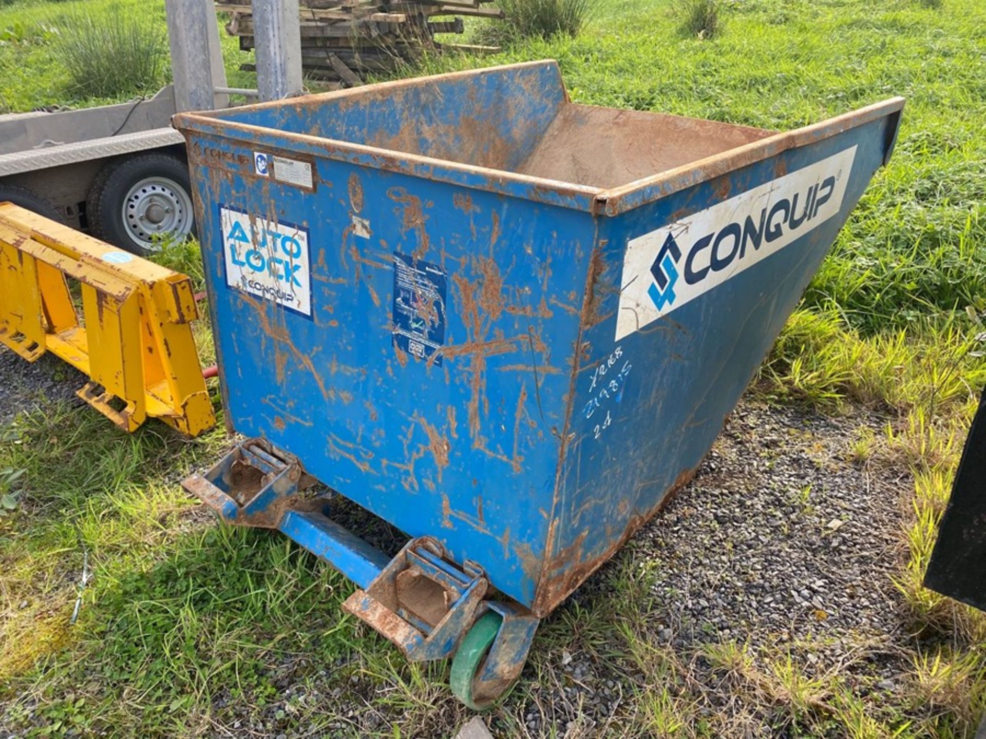 BLUE FORKLIFT TIPPING SKIP WITH WHEELS