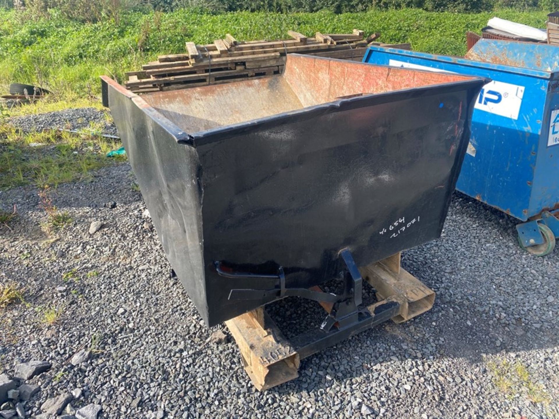 BLACK FORKLIFT TIPPING SKIP