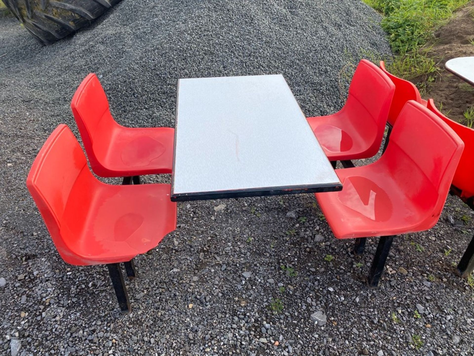 BOOTH TABLE & 4X CHAIRS