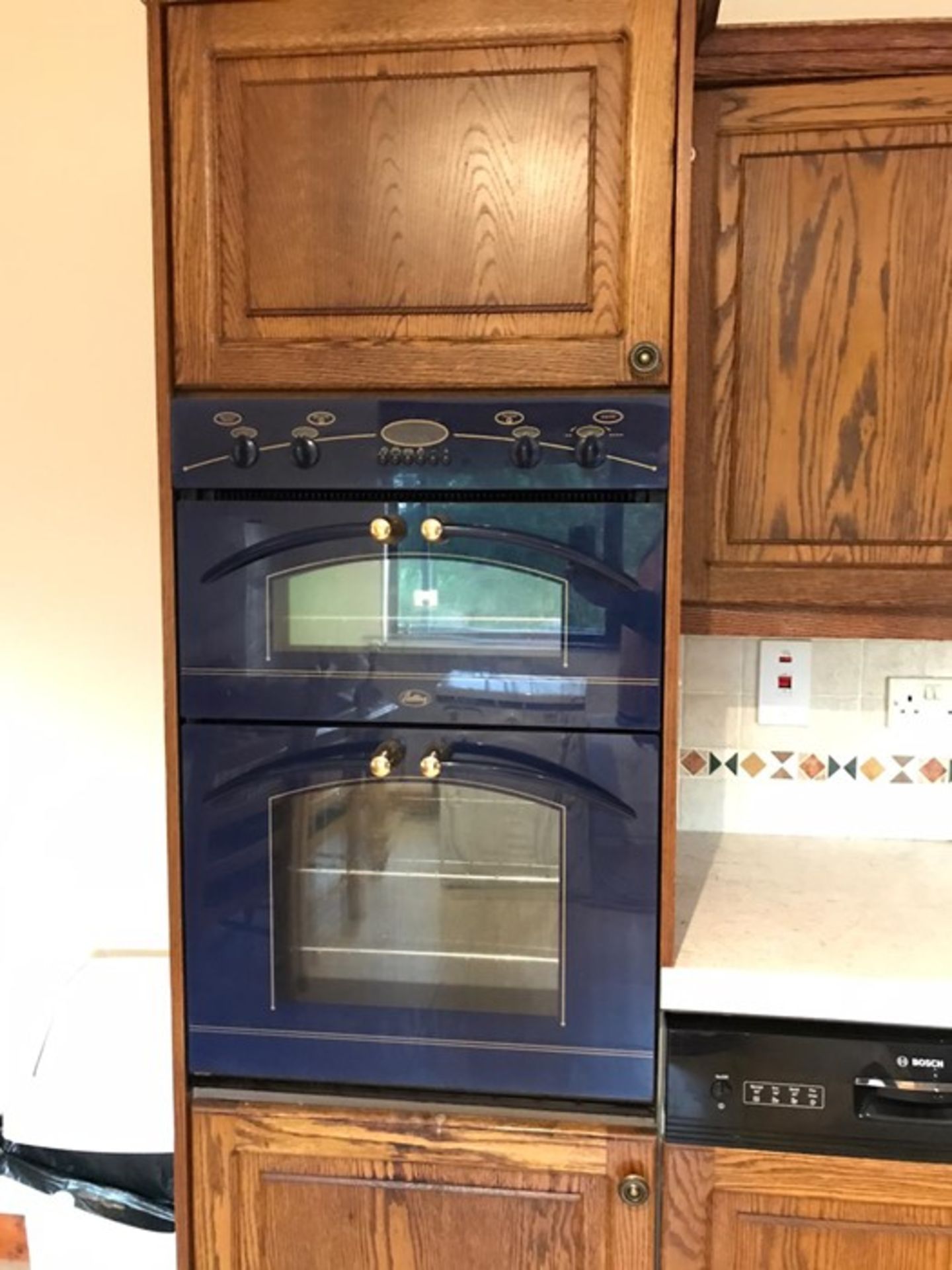 FULL KITCHEN - INCLUDING OVEN HOBB DISHWASHER WASHING MACHINE (ALL WORKING) KITCHEN TO BE REMOVED BY - Image 8 of 10