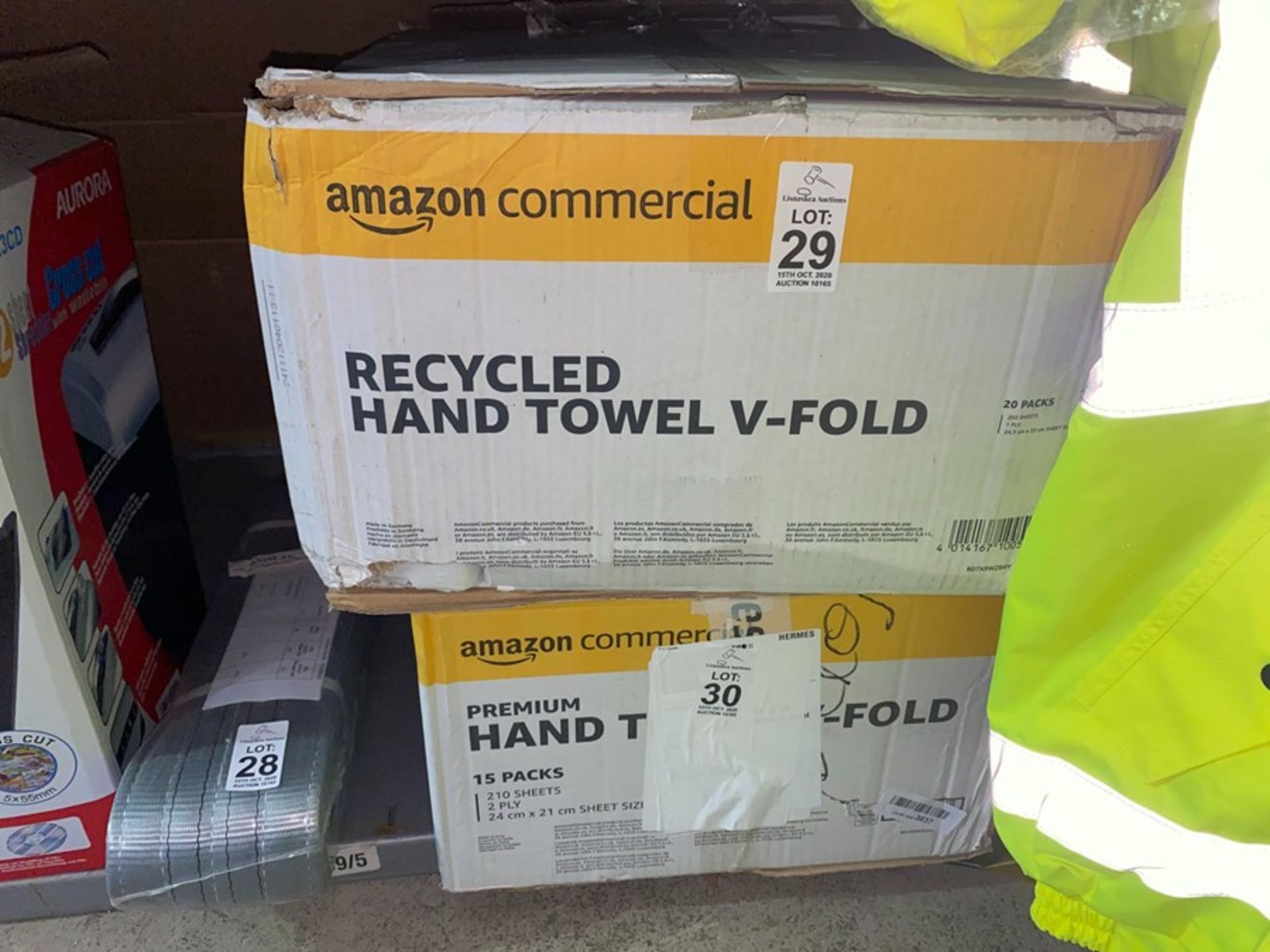 FULL BOX OF V FOLD HAND TOWELS