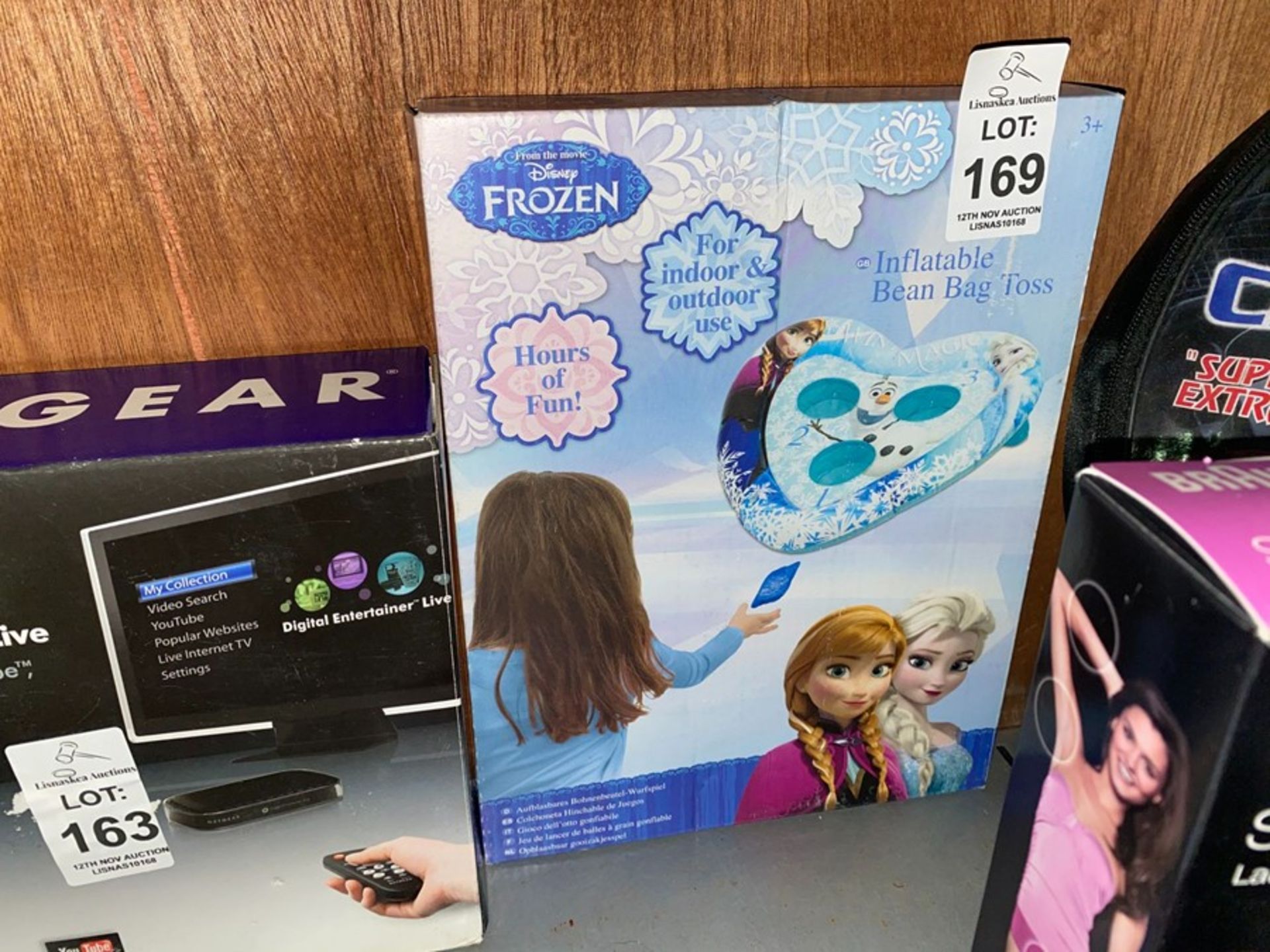 DISNEY FROZEN INFLATABLE BEAN BAG GAME