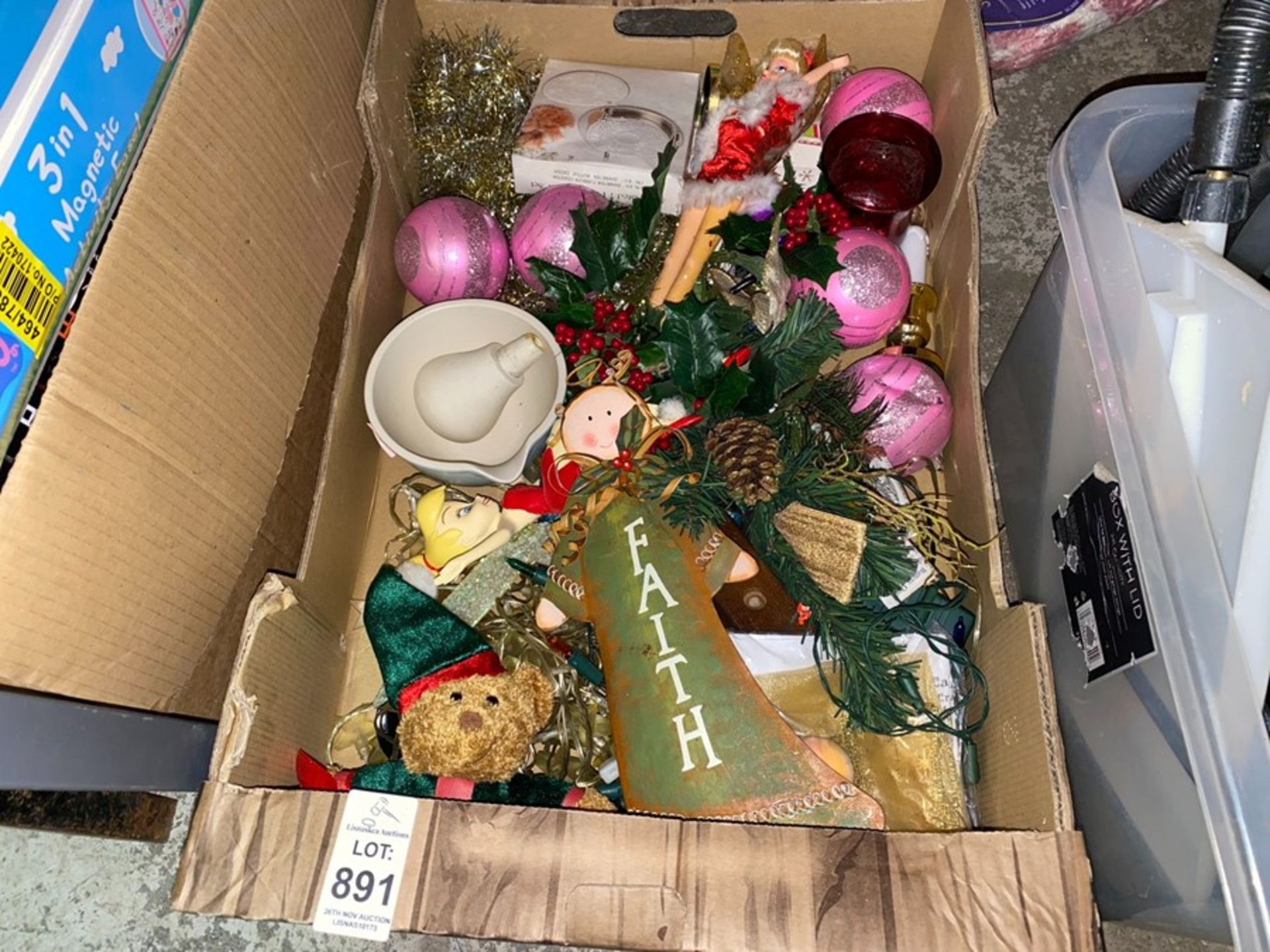 BOX OF CHRISTMAS CONTENTS