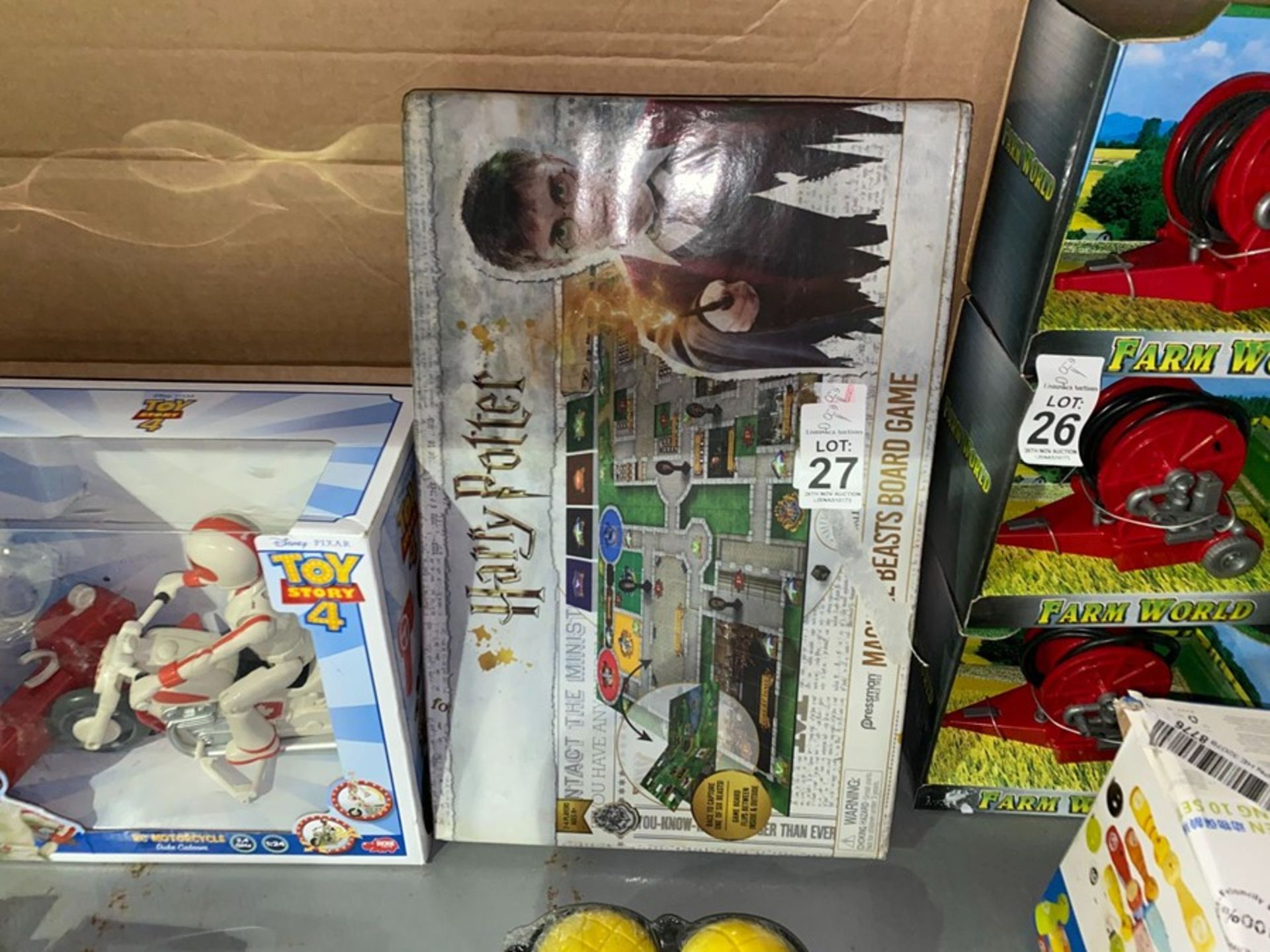 HARRY POTTER MAGICAL BEASTS BOARD GAME (WATER DAMAGE)