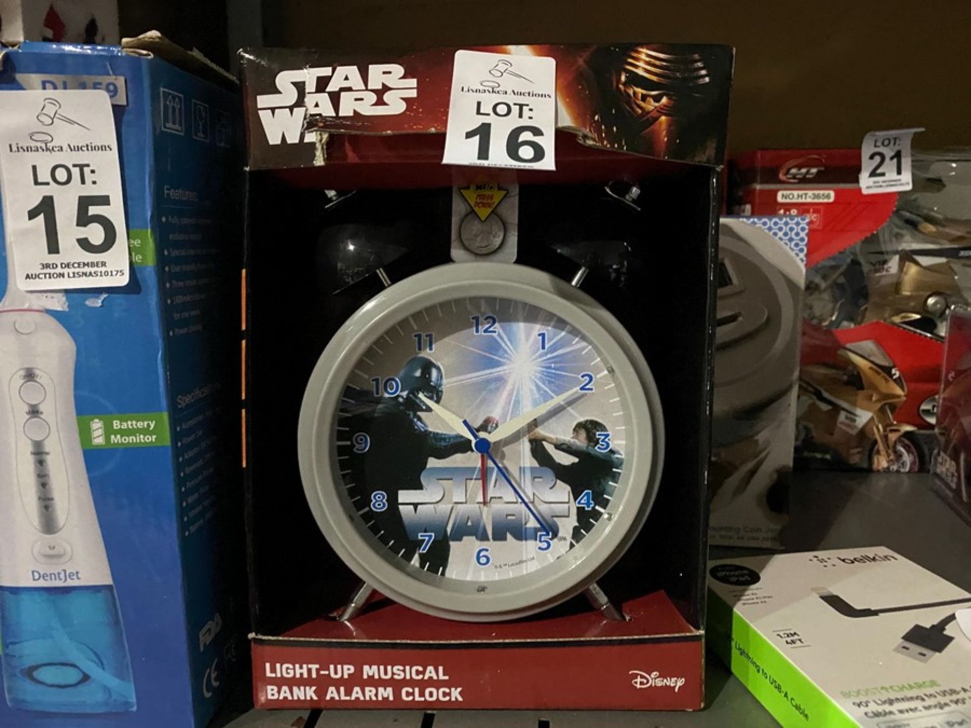 STAR WARS LIGHT UP MUSICAL BANK ALARM CLOCK (NEW)