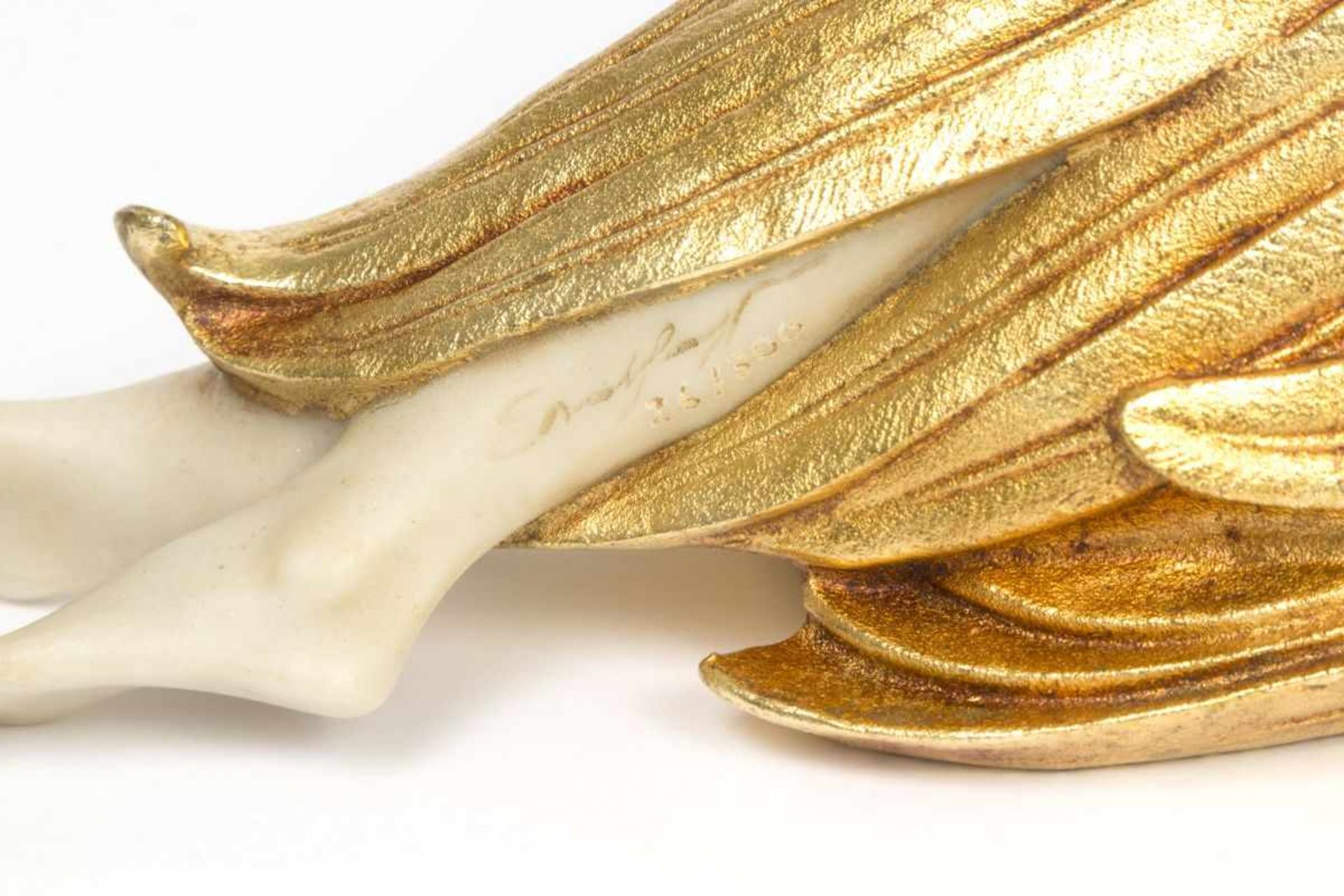 Fuchs, ErnstSleeping Angel, 2015Polymeric Art Casting, Partly Gold-platedsigned and numbered: 26/ - Bild 5 aus 5