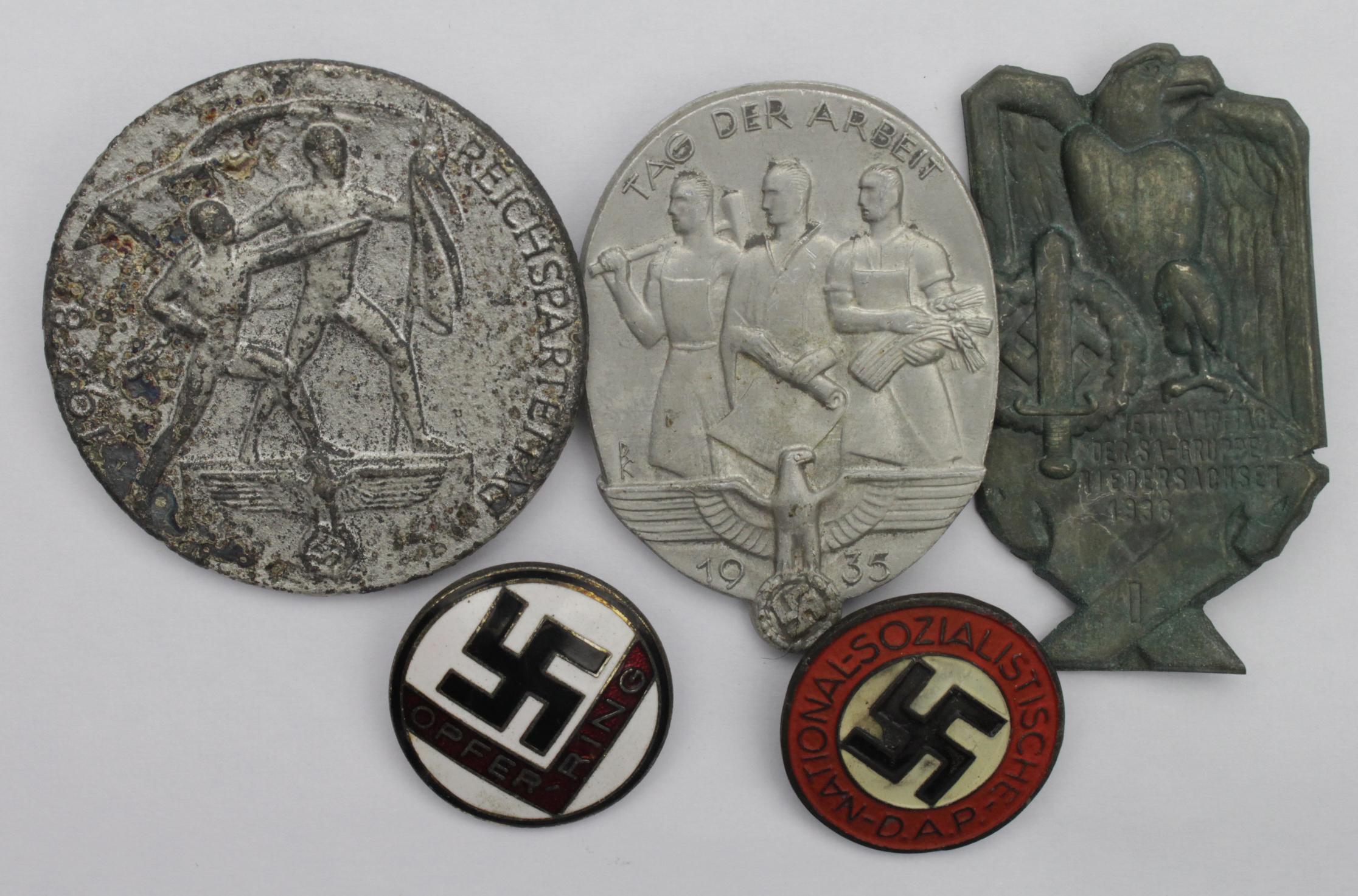 German lapel badges & day badges (5x)