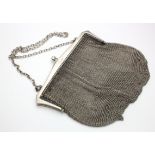 Hallmarked silver evening mesh purse. total weight 216g