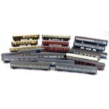 Railway interest. Twenty OO gauge coaches, including Hornby, Mainline, Lima & Tri-ang (sold as