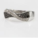 9ct White Gold hallmarked Ring set with Black and White Diamonds size N weight 4.0g