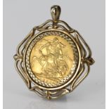 Victorian Sovereign dated 1892 in a 9ct pendant mount, total weight 13.7g