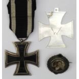 German WW1 Iron Cross 2nd Class, ring stamped '800'. Silver coloured pin badge with Iron Cross and